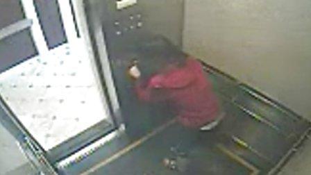 女子进电梯后失踪 惊魂似午夜凶铃秒杀贞子(图)
