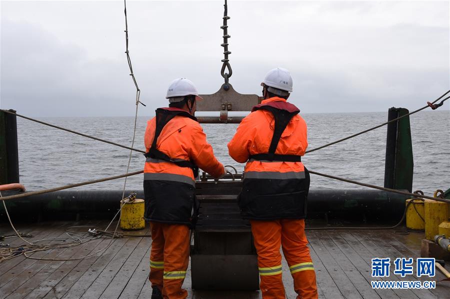 （第33次南极科考·图文互动）（2）“海洋六号”首次采获南极海底生物样品