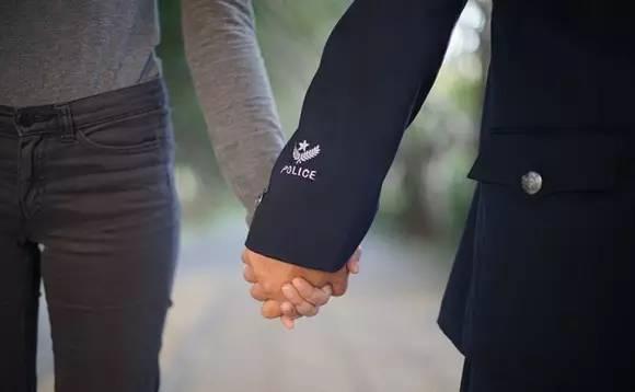 蜀黍需要你帮忙了!龙岗1米65警花、1米88刑警发帖征婚