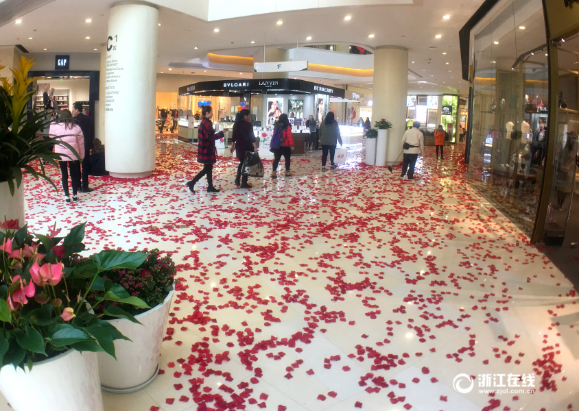 杭州商场花瓣铺路