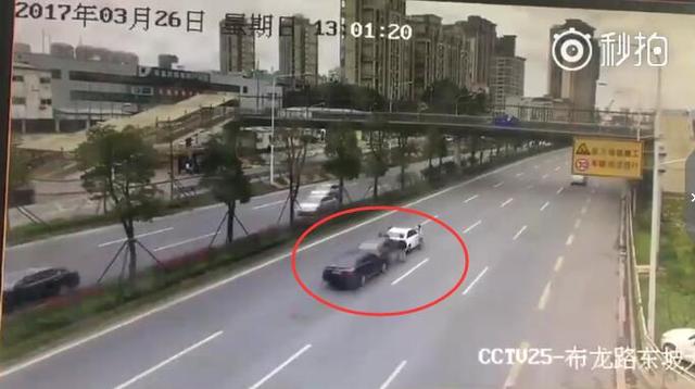 龙岗两车追尾 女乘客下车却遇截肢危险