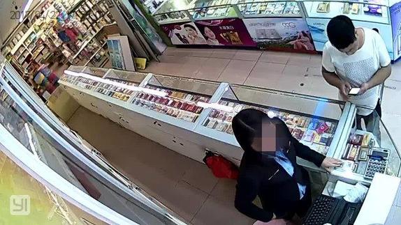 偷梁换柱!深圳一男子偷改商家二维码骗钱骗物