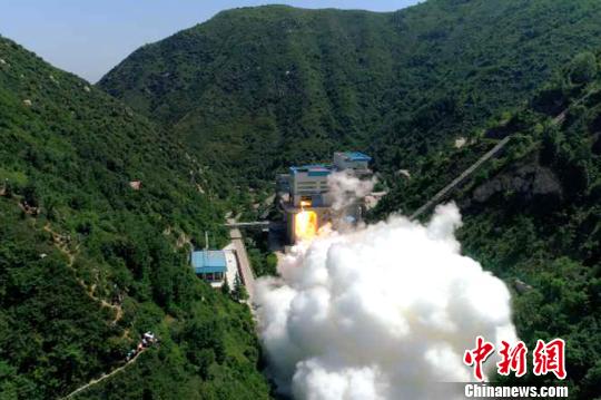 中国首台泵后摆火箭发动机试车成功