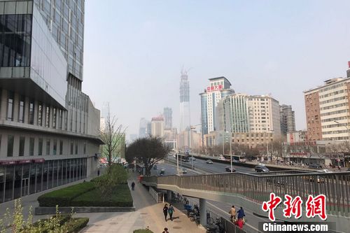 图为北京双井附近的写字楼和居民住宅楼。 <a target='_blank' href='http://www.chinanews.com/' ></p><p align=