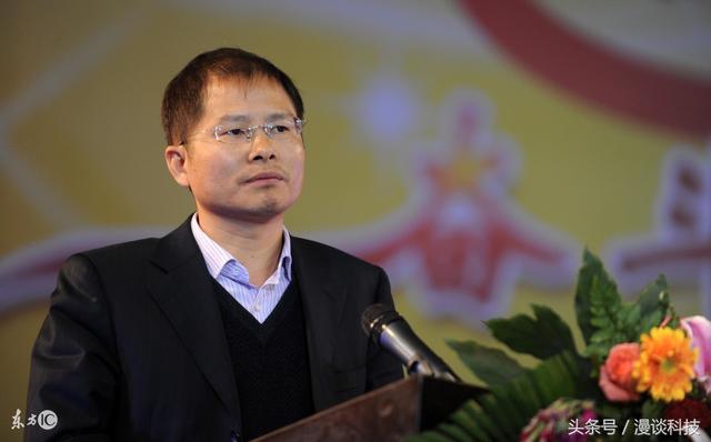 深得任正非真传？华为轮值CEO徐直军疲惫现身机场无人识