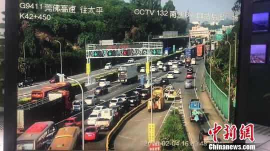虎门大桥首启红绿灯治堵成全国高速公路主线首例