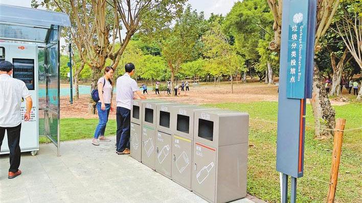 垃圾不落地 公园更美丽 城管部门小行动促市民行为大转变