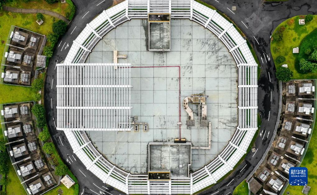　　位于广东东莞松山湖科学城的中国散裂中子源（无人机照片，7月18日摄）。