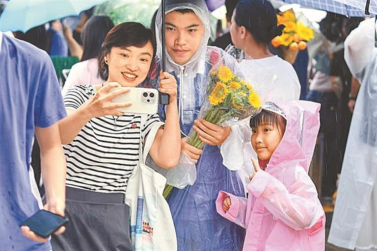 全城温情筑屏障 护航少年中考路