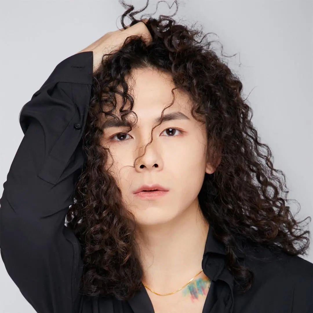 独舞《空房子》 舞者:李俊男(特邀)